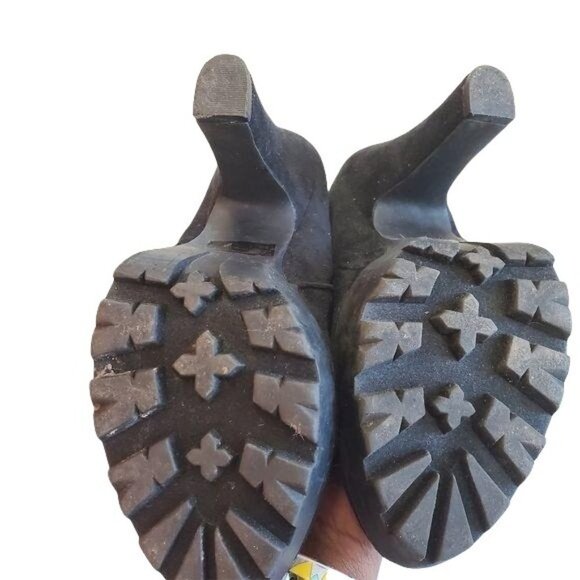 Wild Diva  Lounge Heel Suede Bootie - Picture 7 of 9